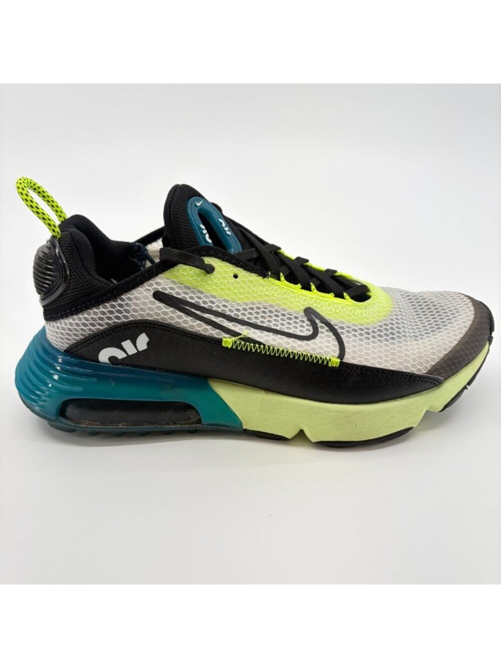 Nike Air Max 2090 Boys Size 5.5Y White Black Athletic Running Shoes Sneakers